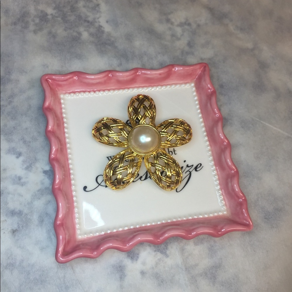 Joan Rivers Flower Brooch - Picture 3 of 4